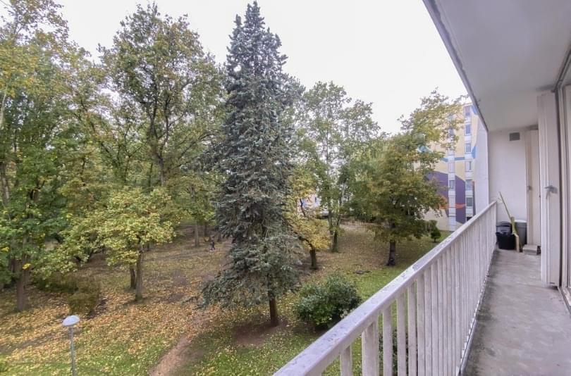 sharing room available in cergy at the price of 390 euro per month